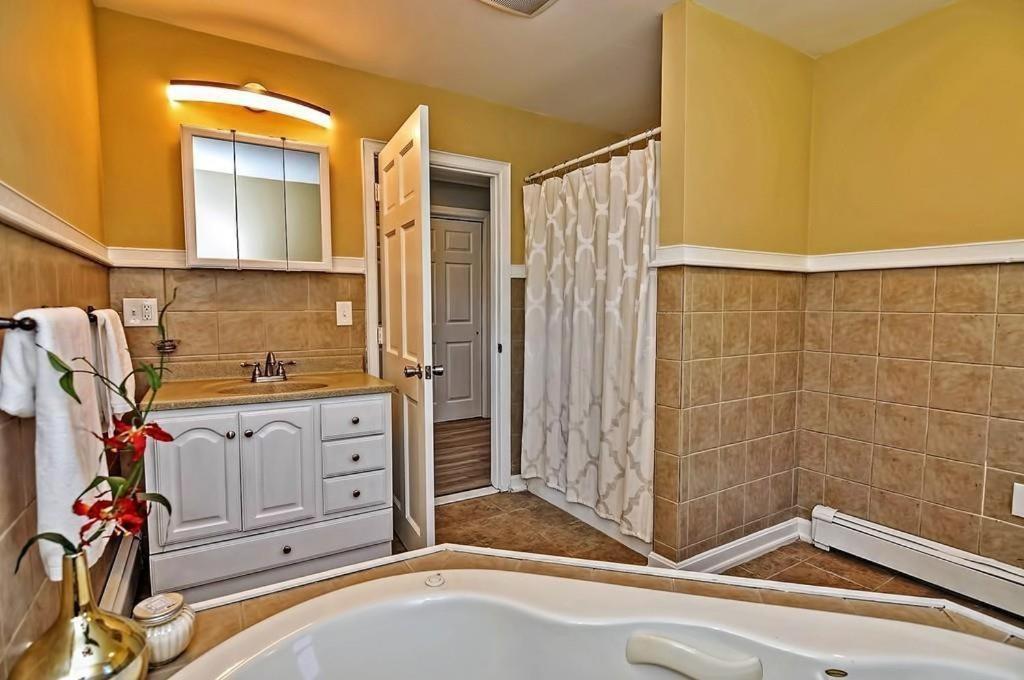 Charming Cottage Historic Falmouth Cape Cod Near Beach And Downtown 2Br 1Bath Deck מראה חיצוני תמונה