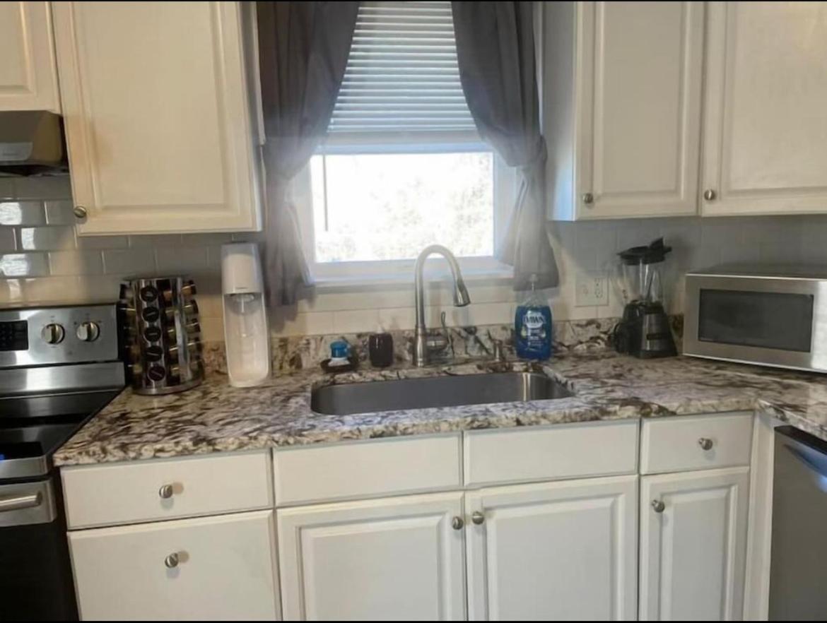 Charming Cottage Historic Falmouth Cape Cod Near Beach And Downtown 2Br 1Bath Deck מראה חיצוני תמונה